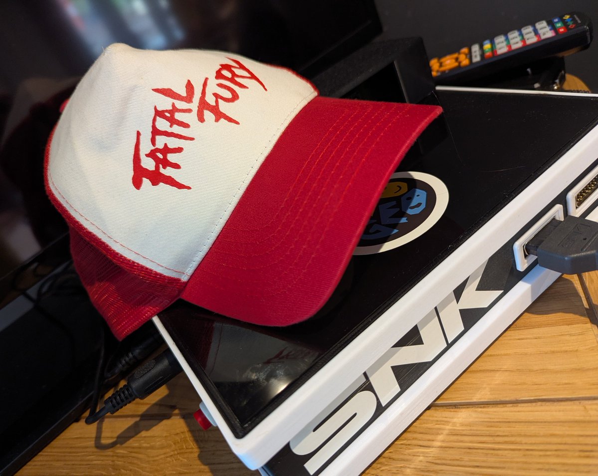 retrogubb's tweet image. A new arrival!
This time it's not a game, but Terry Bogards hat! 
And official SNK merchandise too! 
Will I wear it? Damn right I will (after a wash maybe 🤣)
#snk #neogeo #arcade #retrogaming