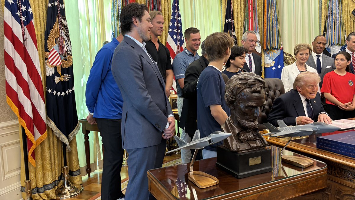 EdwardLawrence's tweet image. President signed his directive that schools will bring back the Presidential fitness test. In the room Gary Player, TJ Oshie former  Caps player, Bryson DeChambeau, and a former Mets pitcher.. a guy they used to call Thor. #GoNats #POTUS #ALLCAPS
