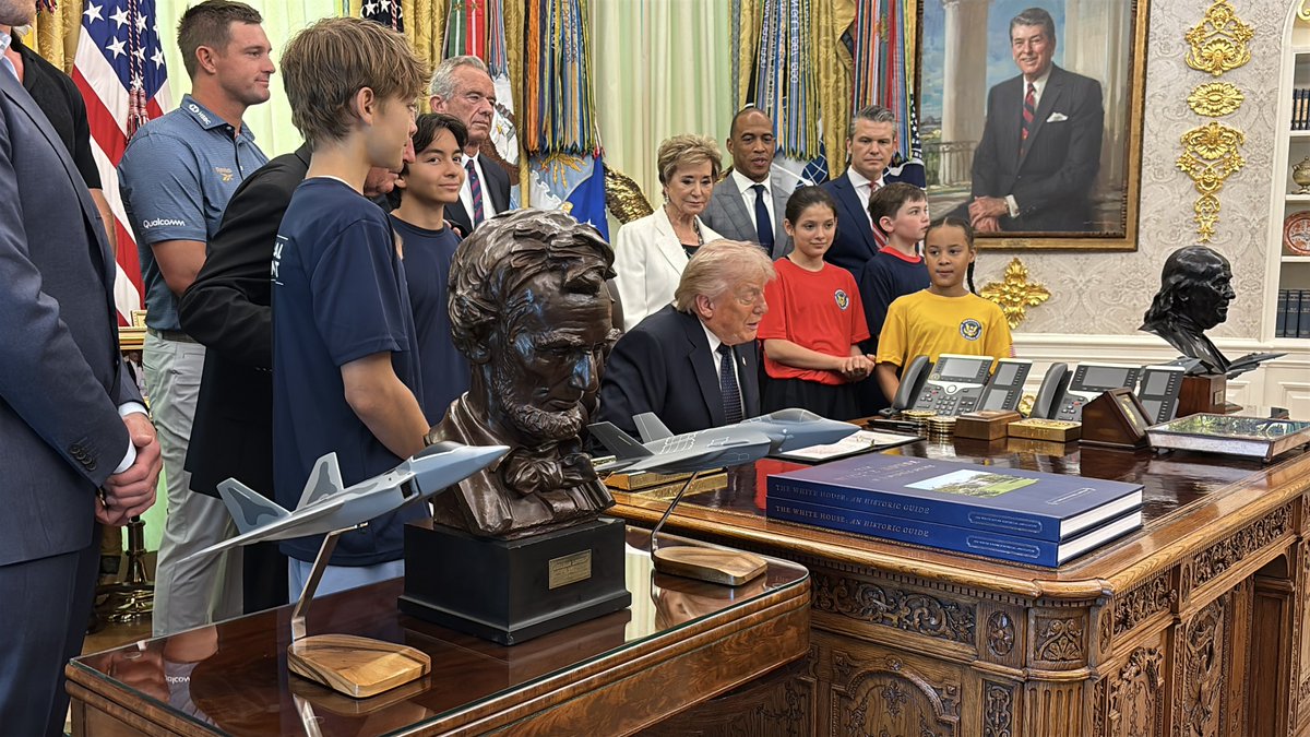 EdwardLawrence's tweet image. President signed his directive that schools will bring back the Presidential fitness test. In the room Gary Player, TJ Oshie former  Caps player, Bryson DeChambeau, and a former Mets pitcher.. a guy they used to call Thor. #GoNats #POTUS #ALLCAPS