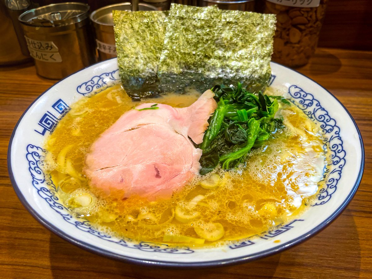 kugai_____'s tweet photo. 横浜豚骨醤油ラーメンYOLO＠江古田

ラーメン（柔・多）＋たまごかけご飯

黄金色のスープはすっきりながらコクと塩味しっかりで激ウマ🌟 大変上質なネオクラシック。麺は酒井の杉印なので、個人的好みで柔め指定。

旧き良き家系の雰囲気を纏いつつ、現代の基準以上にまでレベルアップさせた一杯💯‼️ https://t.co/cXdphX2BEC