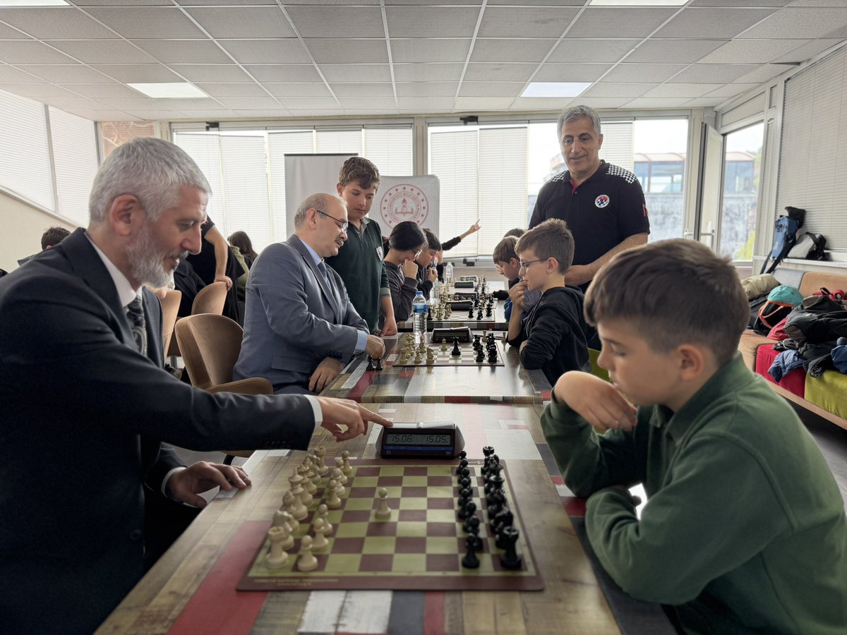 catalca_mem's tweet photo. ♟️ 2025-2026 sezonu Spor Şehri İstanbul Projesi Okul Spor Kulüpleri Ligi Satranç Müsabakaları 4-5 Mayıs tarihleri arasında ilçemizde gerçekleştirildi.

Müsabakalara İlçe Millî Eğitim Müdürümüz Süleyman Ceylan ve İlçe Spor Müdürümüz Kemal Hürcan katılım sağladı.

Derece elde eden okul spor kulüplerimizi ve öğrencilerimizi tebrik ediyor; organizasyonda emeği geçen öğretmenlerimize ve hakemlerimize teşekkür ediyoruz. 🏆♟️

@TC_istanbul @istanbulilmem @MucahitYentur @suleymanceylan @sporsehri34