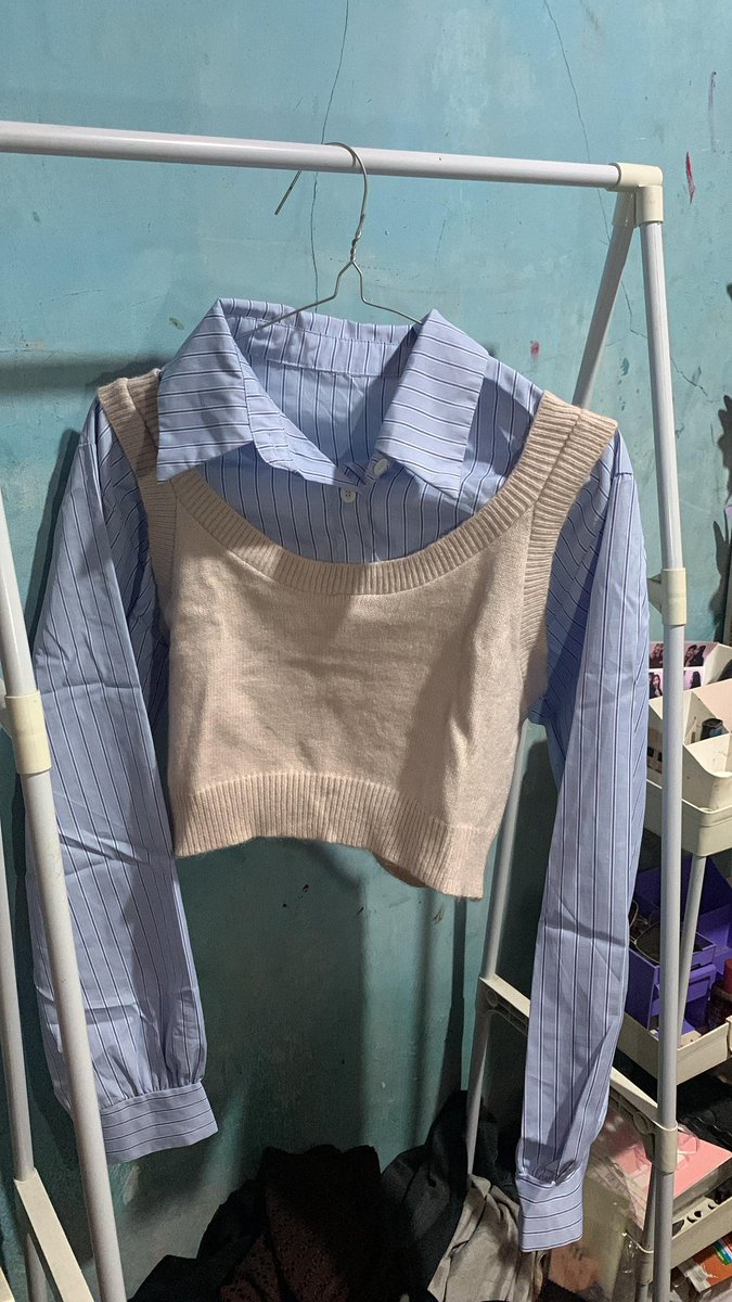 yeraccut's tweet photo. hii oll aku mau preloved baju2 gemes yang fit uk s/m yaa, modelnya jg cakeup anti jadul2 😗 masi bnyak lg kl ada yg mau bole lgsg rep aja yach https://t.co/qiGXir6bd1