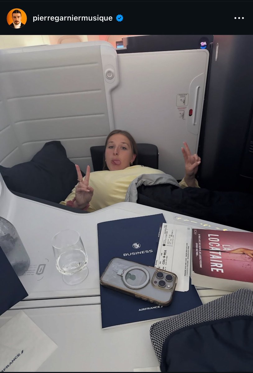imlouisqueen's tweet photo. HELENA QUI MET AUSSI PIERRE DANS SON DUMP NON JE VAIS CREVER, CONFIRMATION DU COUPLE, INÈS EN PLS https://t.co/ydE2gf8tjv