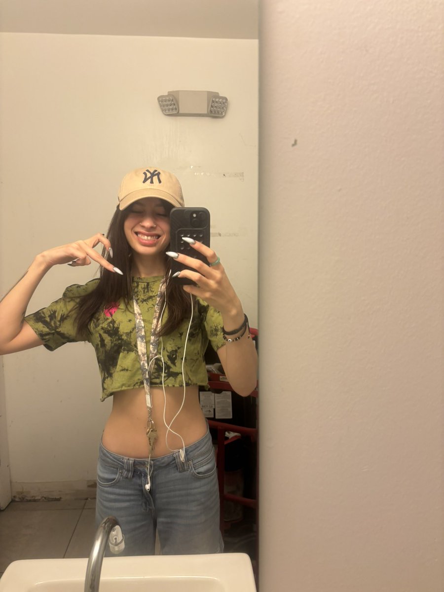 ɬɧơཞŋ🥀🗡️ tweet media