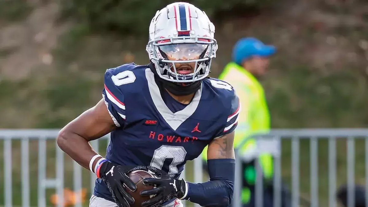 JaDaviousL's tweet photo. Blessed to be offered by Howard university!!!#AGTG @LaBrandonHudson @shelton_felton @24VHSFootball @ChadSimmons_ https://t.co/gV45dHwFE1