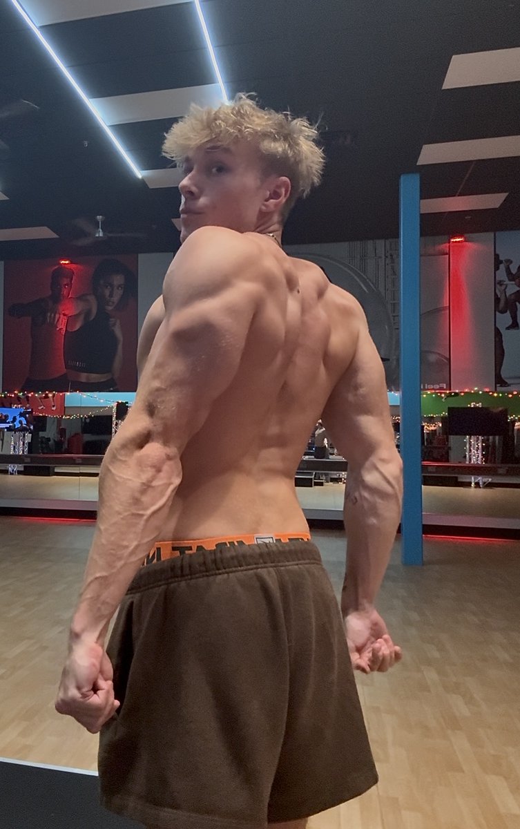 itsgaryboy's tweet photo. No holding back at all, I’m slamming my fist up and down my thick cock and loving every second. https://t.co/wAsYEtxqOn