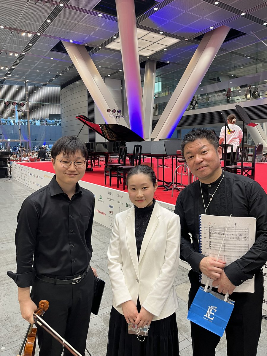 Tsuyoshi_Tabei's tweet photo. ポロニアフィル、ラフォルジュルネ終了🇫🇷‼️丸山さんの得も言われぬ美しいオンディーヌ、熱気に満ちたプロコフィエフ、たった20分のステージでしたが素晴らしいものとなりました‼️今週末の定期公演も楽しみです‼️ https://t.co/Md6Ue4vF4Z