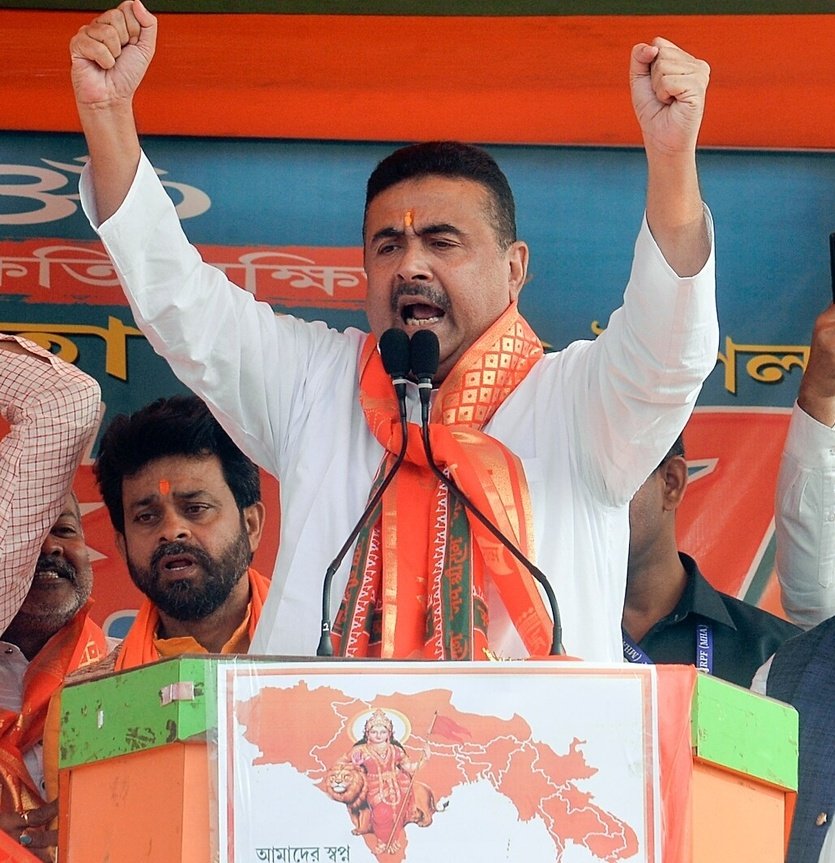 newswithaftab14's tweet photo. #WestBengal mein #BJP ki prachand jeet ke baad ab unke liye ek badi challenge hai ki Chief Minister kaun banega? 🤔
TMC ko harane ke baad CM ki is race mein:
Suvendu Adhikari
Agnimitra Paul
Roopa Ganguly
Dilip Ghosh
#CMRace #IndianPolitics #ElectionBuzz #PoliticalNews https://t.co/Nq364uQlNL
