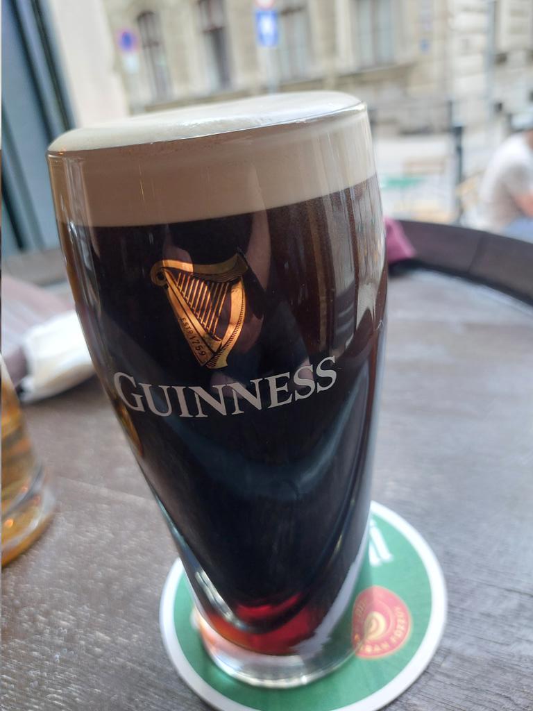 mossydhammer's tweet image. @ShticksAndStews davy brynes in budapest ....not too bad in fairness...good body ...I've tasted worse
