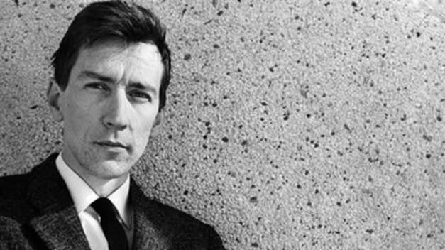 Harto de los que vienen con palabras, con palabras pero sin lenguaje -decía Tranströmer.