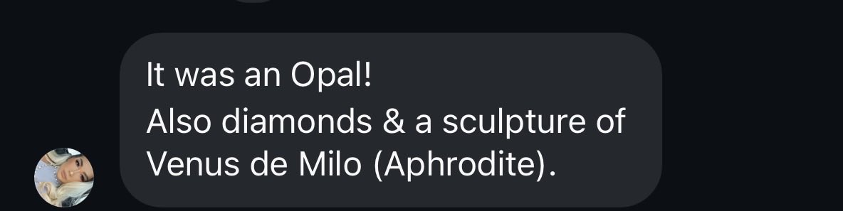 hwcloset's tweet photo. We’re so gagged - wdym there was a sculpture of Venus de Milo detail in Hudson’s grill??? 🤯🤯🤯 https://t.co/7zN4mR3d7F