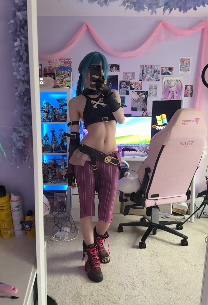 Ivy 🎀🩵// small streamer tweet media