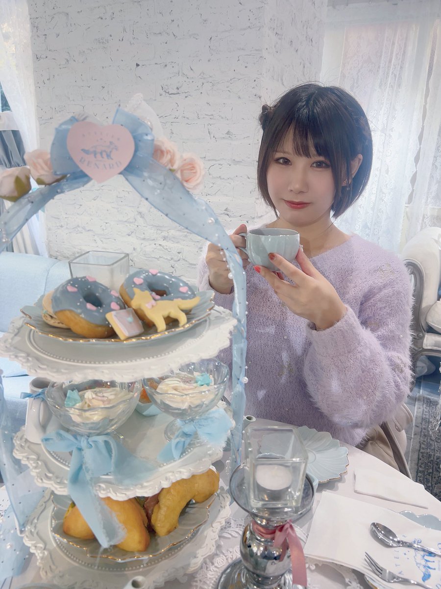 去年の写真見返してたけどめっちゃ髪伸びてた！！ヘアアレンジ今こそ挑戦の時じゃん…！！