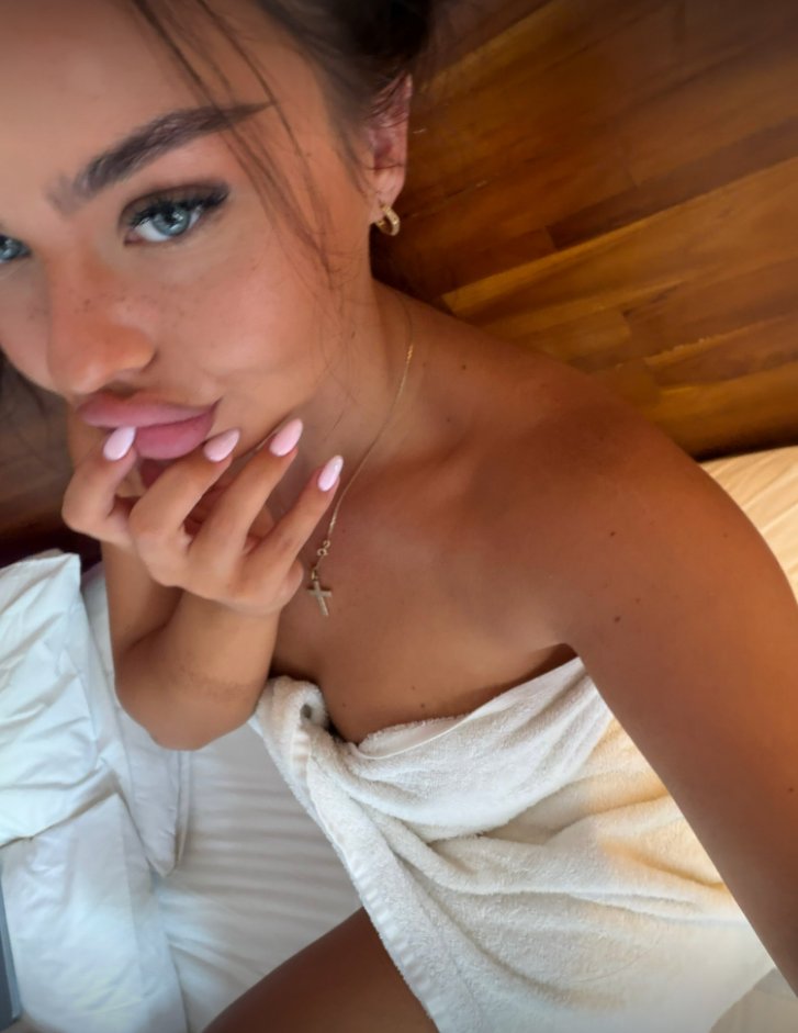 kiki_tresnicka's tweet photo. Za retweet pošlu fotku bez ručníku 😜💋 https://t.co/nM8ugTD9iW