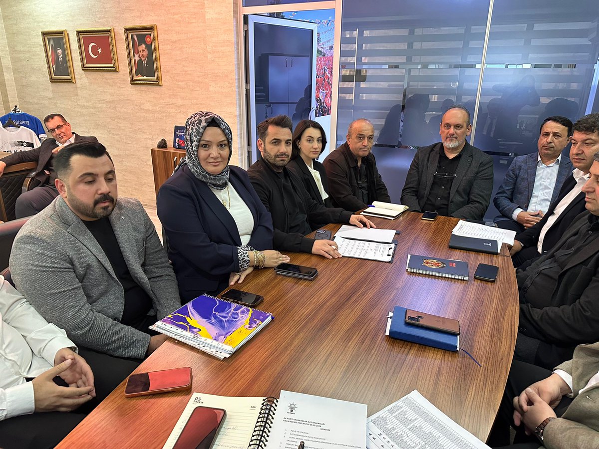 İlçe Başkanımız Sn. <a href="/hseyinuzun12/">Hüseyin Uzun</a>  başkanlığında, İlçe Koordinatörümüz Sn. Mehmet Ali Demirtaş’ın katılımları ile haftalık Yürütme Kurulu toplantımızı gerçekleştirdik. 

Alınan kararların hayırlara vesile olmasını temenni ederiz.

<a href="/Bilalsaygili/">Bilal Saygılı</a> 
<a href="/akpartiizmir/">AK Parti İzmir</a> 
<a href="/eyupkadirinan/">Eyyüp Kadir İnan</a>