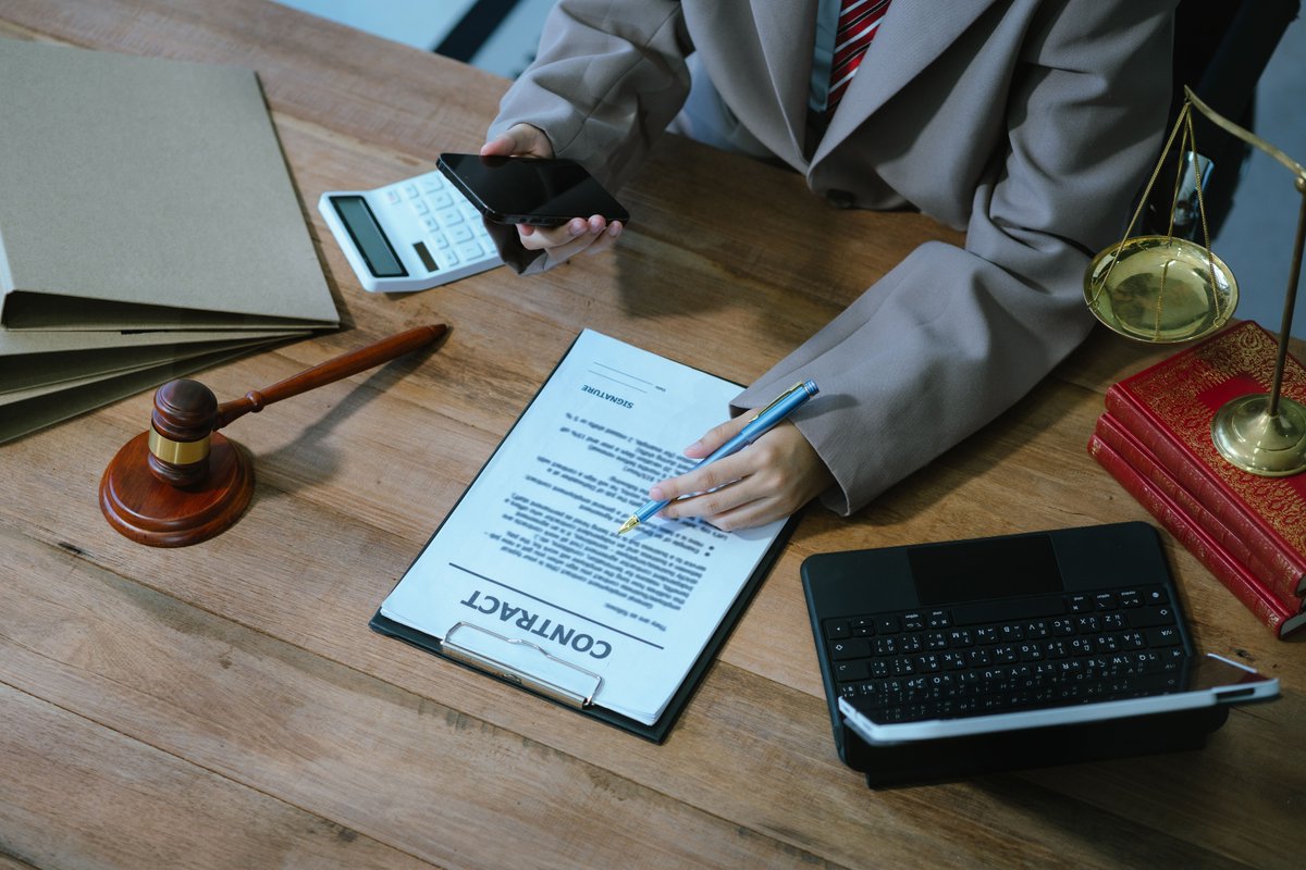 Need expert legal representation? Handel on the Law connects you with qualified attorneys backed by decades of experience. Simplify your search for the right professional today. ⚖️🏛️ 
 #handelonthelaw #billhandel #lawradio #lawdirectory #lawyerwebsite #attorneymarketing