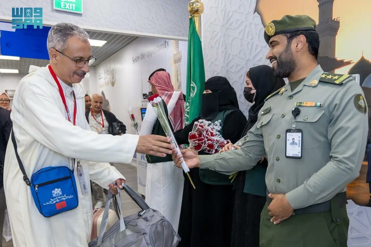 SaudiNewsFR's tweet photo. 🇸🇦 👐 🇲🇦  | Le contrôle des passeports de l'aéroport "Prince Mohammed Bin Abdulaziz" d'Al #Madinah accueille les premiers vols de pèlerins pour le #Hajj 1447-2026 en provenance du Royaume du #Maroc. https://t.co/Fk4gyVbkPU
