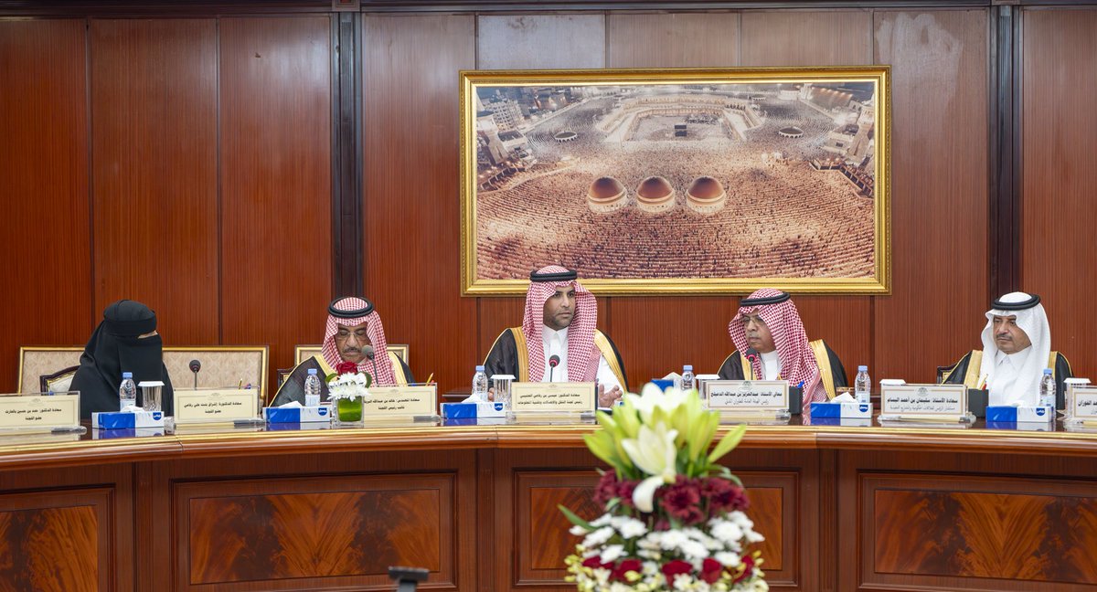 ShuraCouncil_SA's tweet photo. لجنة النقل والاتصالات وتقنية المعلومات في #مجلس_الشورى تعقد اجتماعًا برئاسة عضو المجلس رئيس اللجنة الدكتور عيسى العتيبي، لمناقشة التقرير السنوي للهيئة العامة للطيران المدني للعام المالي ٢٠٢٥م، بمشاركة رئيس الهيئة العامة للطيران المدني معالي الأستاذ عبدالعزيز الدعيلج، وعدد من المسؤولين في الهيئة.