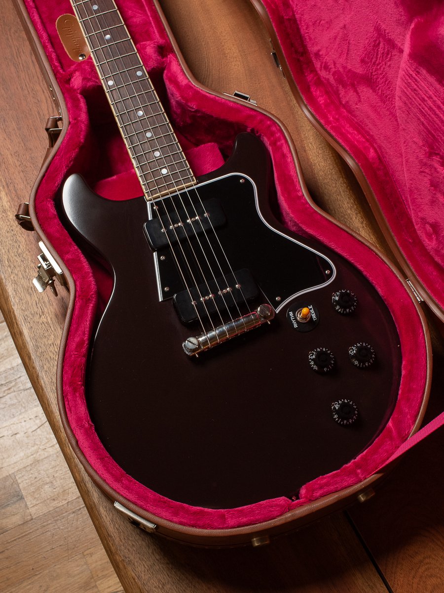 ChicagoMusicEx's tweet image. bit.ly/4dcS9uE | A workhorse, reimagined. 👀 Chicago Music Exchange teams up with @Epiphone Inspired by Gibson Custom to bring back a defining moment in electric guitar history—this time in two CME Exclusive finishes that hit. 🩸🫒 #Epiphone #CMEexclusive #NewArrival