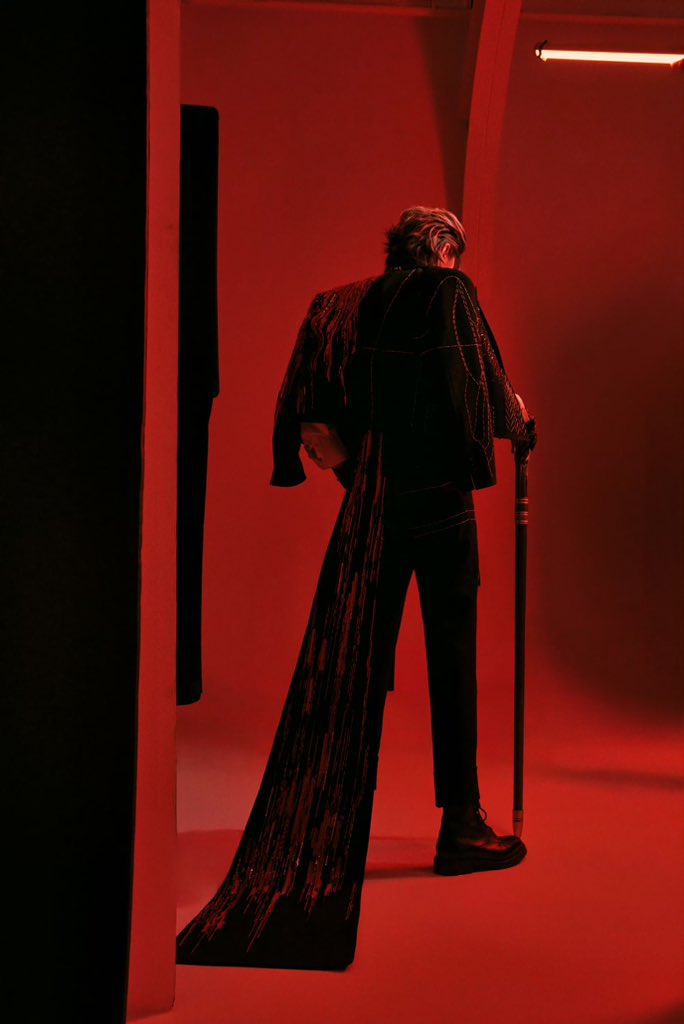Mummyyyz's tweet photo. KUN’s outfit tonight is very clean and structured, it really suits his overall image and presence.

KUN graces the 2026 Met Gala
#KUNxMetgala2026 #KUN #metgala #metgala2026
@kun_officialx @CTilburyMakeup https://t.co/pIlLuHDxPH
