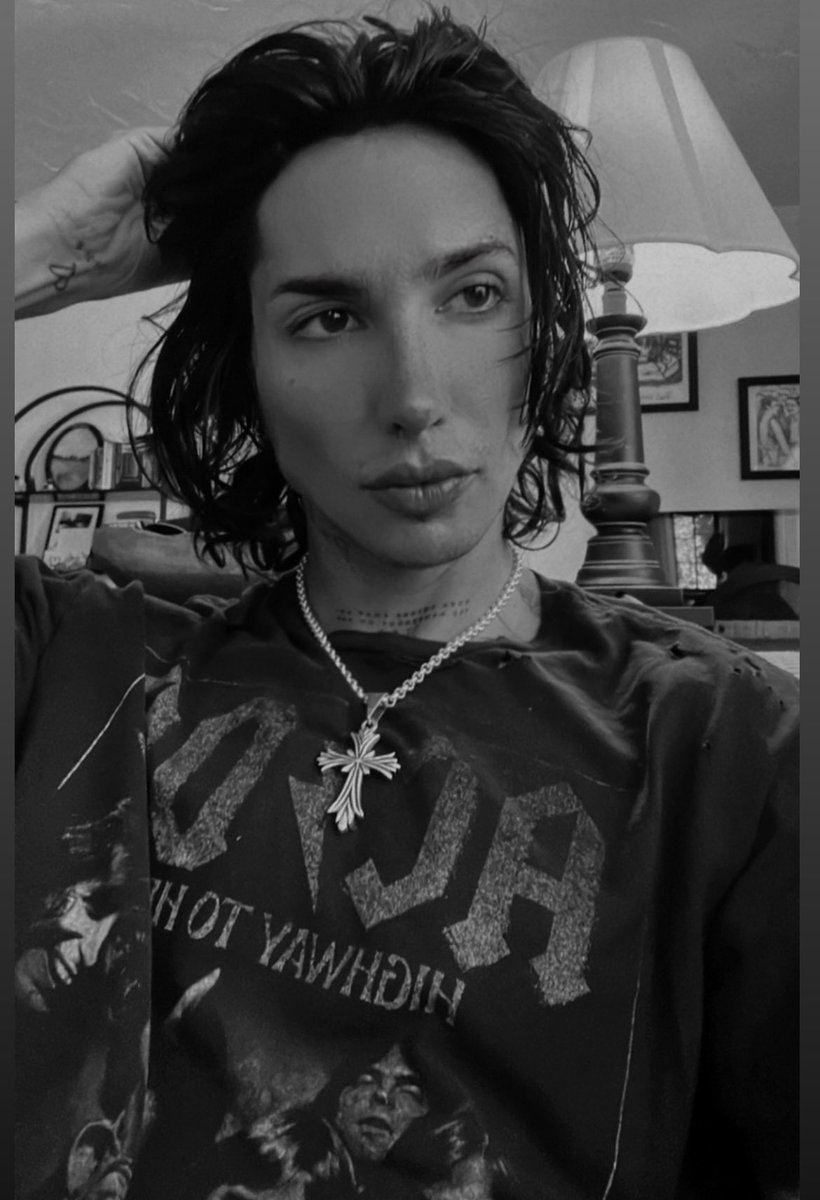 Nene_505_'s tweet photo. This pookie is turning 32 today❣️ Happy birthday Rem🎂You’re one of my biggest inspiration. Love you X 
#remingtonleith #palayeroyale https://t.co/aie7CBQCd0