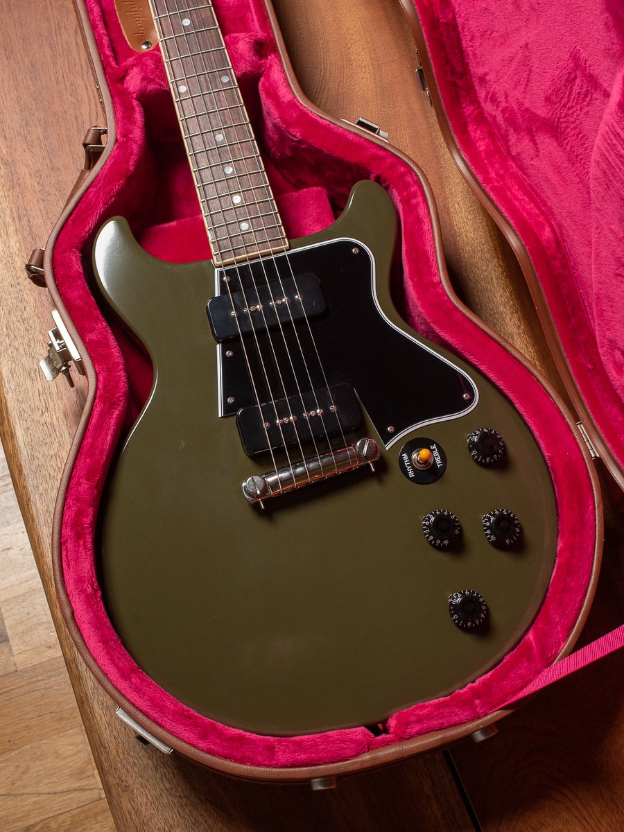 ChicagoMusicEx's tweet image. bit.ly/4dcS9uE | A workhorse, reimagined. 👀 Chicago Music Exchange teams up with @Epiphone Inspired by Gibson Custom to bring back a defining moment in electric guitar history—this time in two CME Exclusive finishes that hit. 🩸🫒 #Epiphone #CMEexclusive #NewArrival