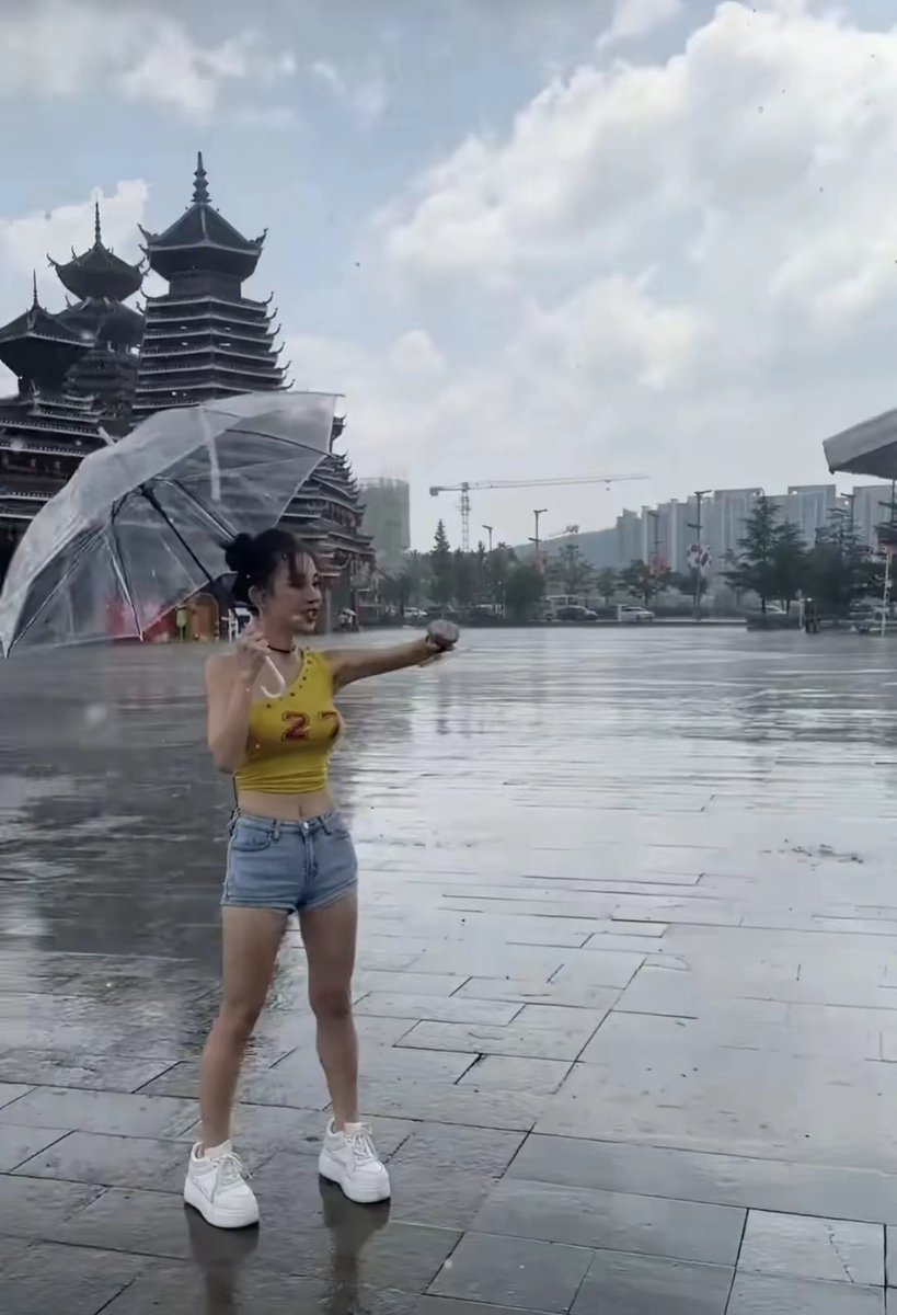 april marie tweet media