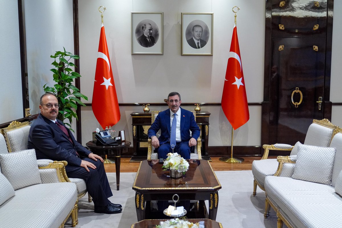 AnkaraValiligi's tweet photo. Cumhurbaşkanı Yardımcımız Sayın Cevdet Yılmaz, Ankara Valimiz Yakup Canbolat’ı kabul etti.

Sayın Cumhurbaşkanı Yardımcımıza nazik kabulleri için şükranlarımızı sunuyoruz. https://t.co/3y5kBjIsrd
