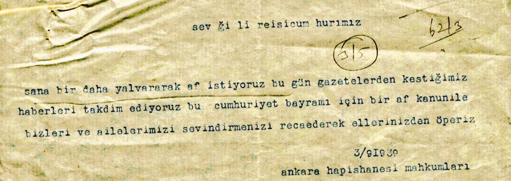 VolkanSoran's tweet image. 📸 Eskiden âdetti. Her Cumhuriyet Bayramı yaklaştığında mahpuslar mutlaka bir genel af söylentisi, beklentisi duyarlar yahut duyururlardı. Bu da Ankara (Ulucanlar) Hapishanesi mahkûmlarının Cumhurbaşkanı İsmet İnönü'den talepleri. (3 Eylül 1939)
#ulucanlar #ankara #tarih