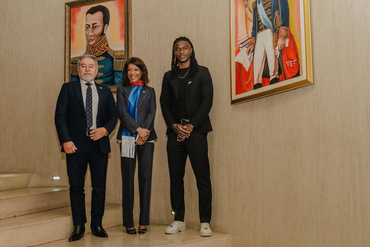 AdeRicardo4's tweet photo. A heartfelt thank you to the Embassy of Haiti in Ecuador for this incredible recognition. I’m also grateful for the presence and support of my club president and all the distinguished officials from different countries who shared this special occasion #ouvèpeyia https://t.co/xW68QzMix3