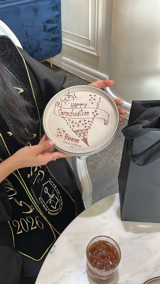 الحمدلله الذي بلغني ما أُحب في من أُحب
- مشاعر اليوم عظيمة ومختلفة جداً -
اليوم احتفلت بتخرجي مع انيسه رُوحي وسرور عُمري ❣️