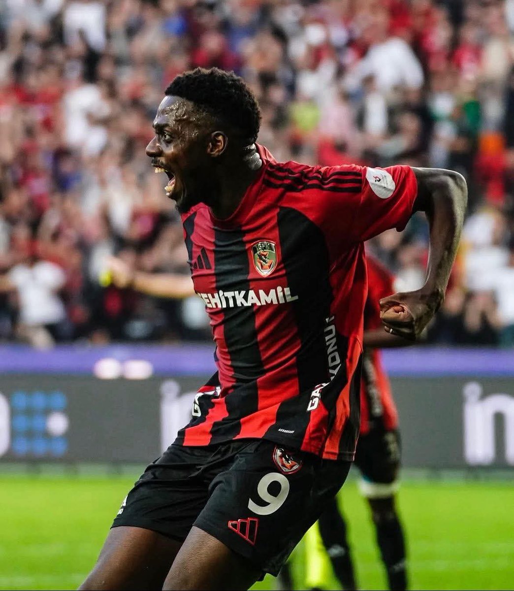 🚨 𝗠𝗢𝗛𝗔𝗠𝗘𝗗 𝗕𝗔𝗬𝗢 🇬🇳 𝗩𝗘𝗥𝗦 𝗨𝗡 𝗗𝗘́𝗣𝗔𝗥𝗧 𝗗𝗘́𝗙𝗜𝗡𝗜𝗧𝗜𝗙 ? 💰

Arrivé au LOSC pour 14M€, Mohamed Bayo pourrait être vendu définitivement cet été ❌️

Prêté à Gaziantep FK, il s’est relancé avec 14 buts et 3 passes décisives en 30 matchs 🔥

💰 Le club turc