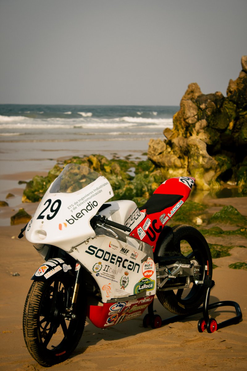 UCRacing29's tweet photo. 🏍CONOCE CANTABRIA CON UC RACING🏍

Hoy celebramos el Día de la Virgen del Mar desde su isla, con el Cantábrico de fondo. ¡Feliz día, Santander! A cargar pilas y... gasss 💨🏁

#VirgenDelMar #Santander #ConoceCantabria https://t.co/OmAft8t4dq