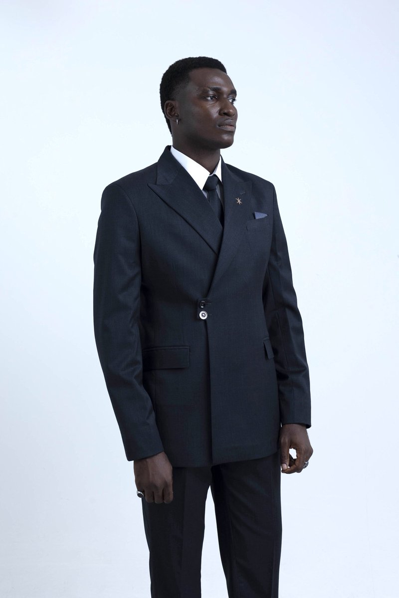 AMA_Lagos's tweet photo. The ANATOMY by AMA from the Trunk of Dreams collection.

A masterclass in structure and subtlety, where precision tailoring meets quiet sophistication. Defined by its clean grey palette and intentional form, this piece explores balance, proportion; https://t.co/JKEbdqhaZG