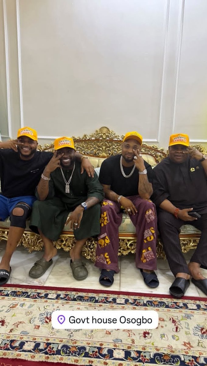Davido with his Family ❤️📸