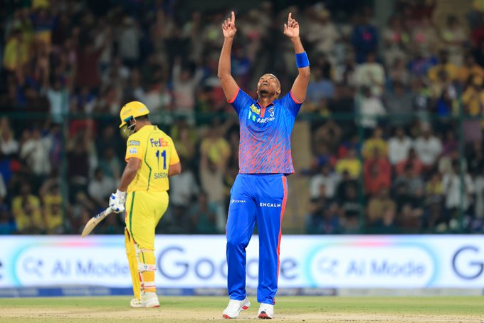 Back on the field and back among the wickets 🙌