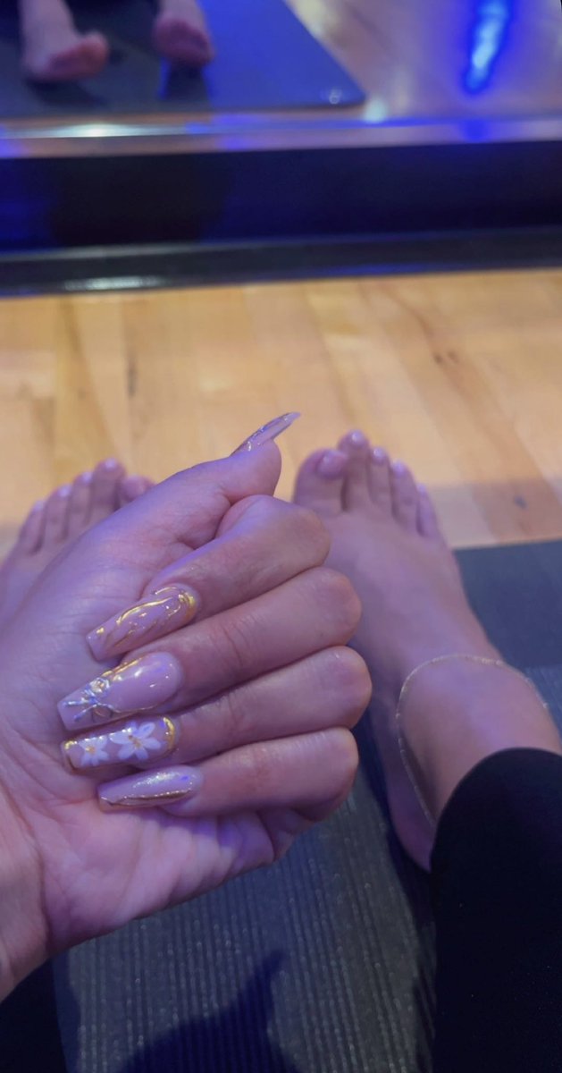 RobynnBankz__'s tweet photo. Pretty toes &amp; set 🥰 https://t.co/JDxJrK1bK2
