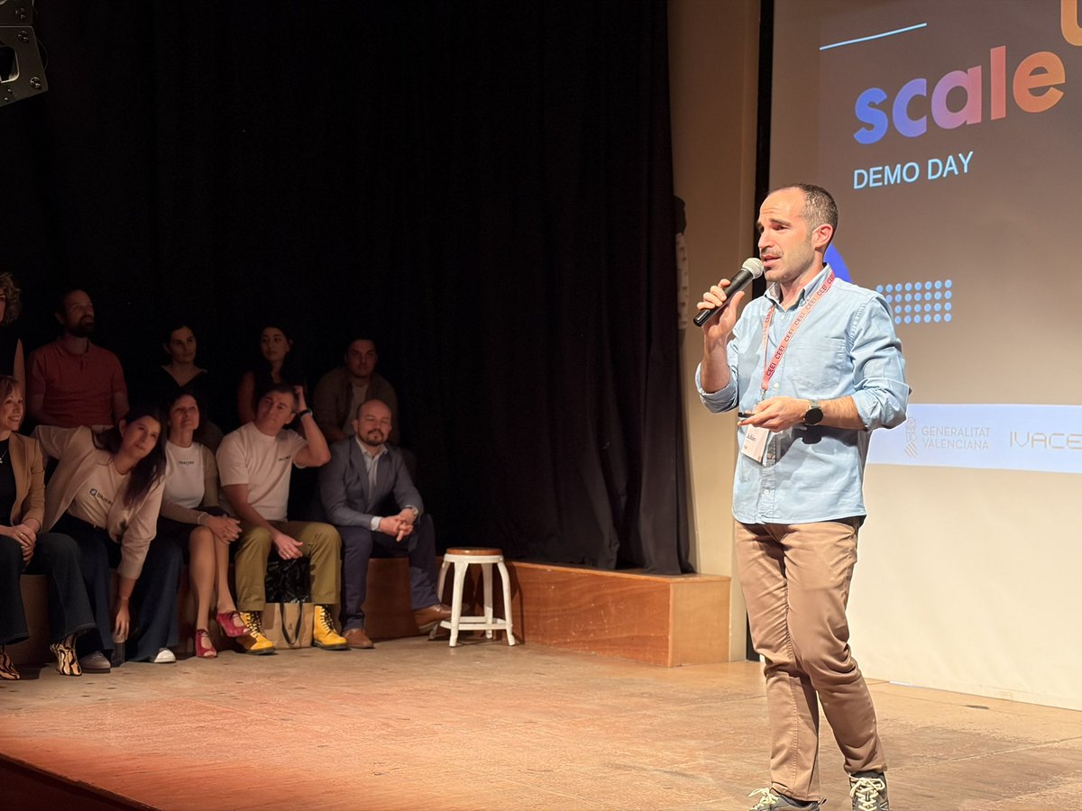 ceeivalencia's tweet photo. ¡La Fábrica de Hielo está a rebosar de talento!

Hoy clausuramos la 8ª edición de #ScaleUpVLC junto a las startups con las que hemos estado trabajando estos 6 meses.

Vamos a disfrutar descubriendo los proyectos. Y luego, conversación con @ignacio_arriaga y @javisantana. 😏 https://t.co/qXjUr2bLza