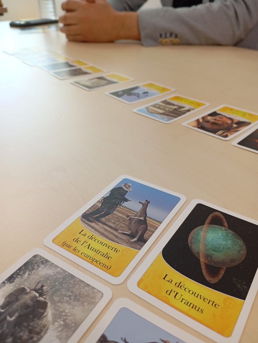 DamienVidal's tweet image. Ce midi, pendant la pause méridienne, nous avons joué à "Timeline" (multi-thèmes). Nous étions : 
🟧 Le très jeune collègue
🟦 Le data-analyst
🟥 Le collègue de mauvaise foi
🟩 Moi 🏅
🫡cc @asmodee_fr 
🤠un jeu de Frédéric HENRY
#boardgames #jds #jeuxdesociete #j2s #juegosdemesa