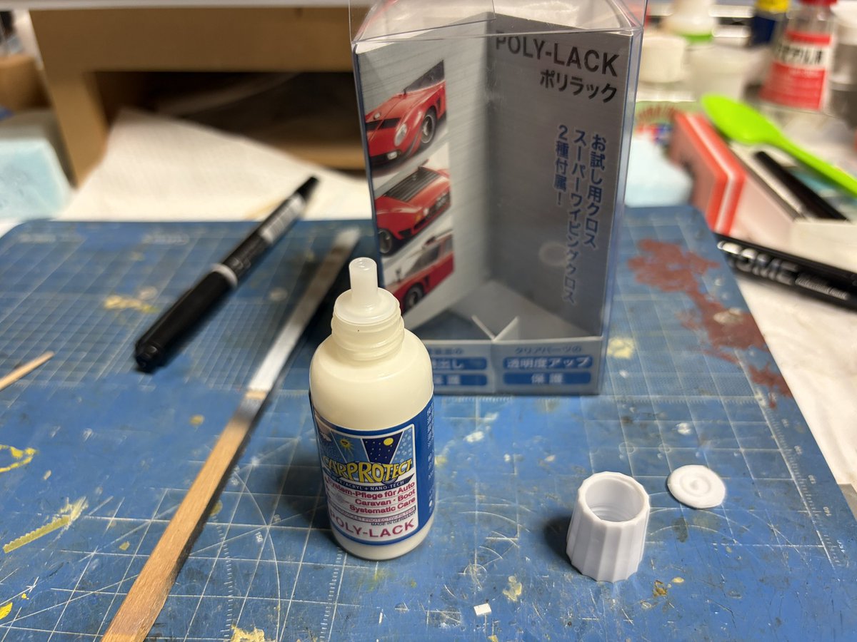 take_gyonou's tweet photo. 帰りにヨドバシに寄って買って来た。
やけど、箱を開けて中身を取り出したらキャップの蓋が取れた。
これって不良品なんかな🤔
ラス1やったしなぁ。
どうしよう。
それはさておき試してみた。
少し筋は残るものの大体埋まった気がします。
#ヨドバシカメラ梅田店
#43オモロー
#Club43 https://t.co/fm9WZmzE52