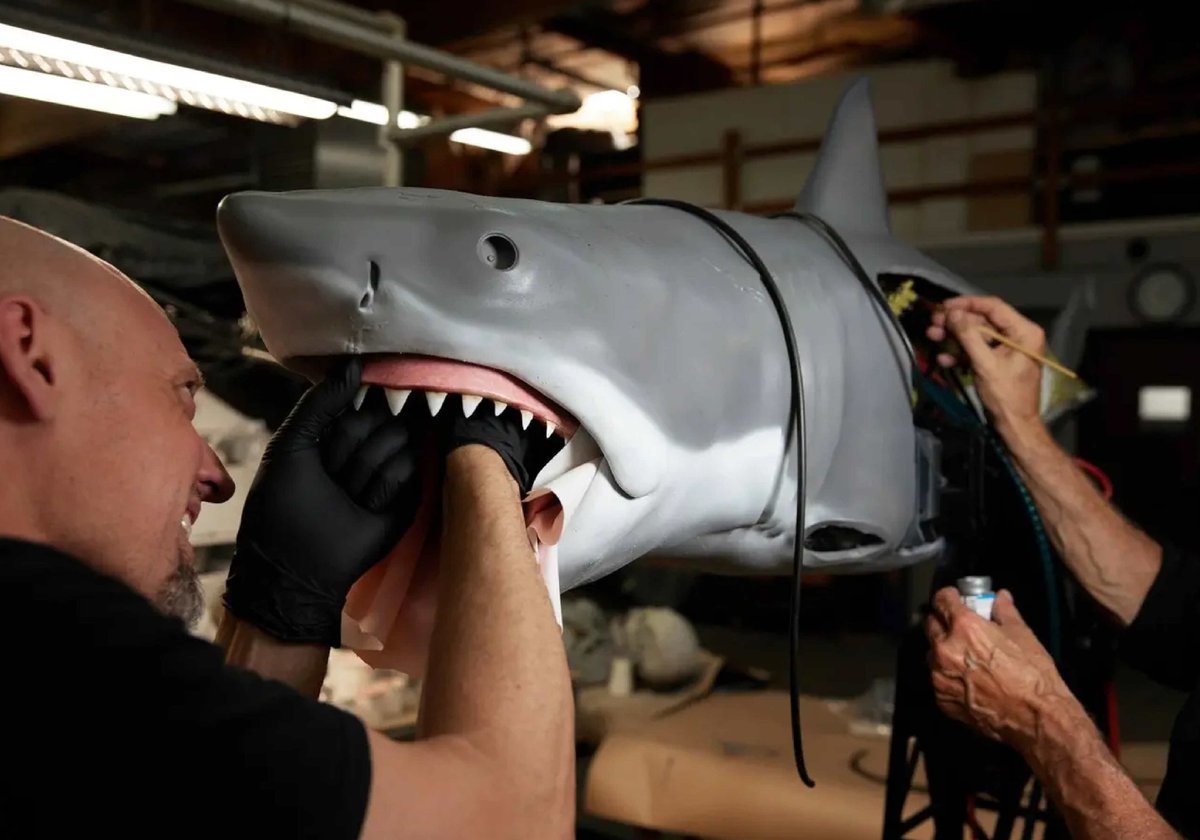 PrintPrototypes's tweet photo. Can you 3D print a 6-foot shark? Well, @formlabs can! 🦈

The Form 4L printer was used to recreate the iconic shark from Jaws for the Academy Museum of Motion Pictures 50th anniversary exhibit.

Read more about it: https://t.co/MD5BeLpAQ0 https://t.co/n1zAEA2CaB