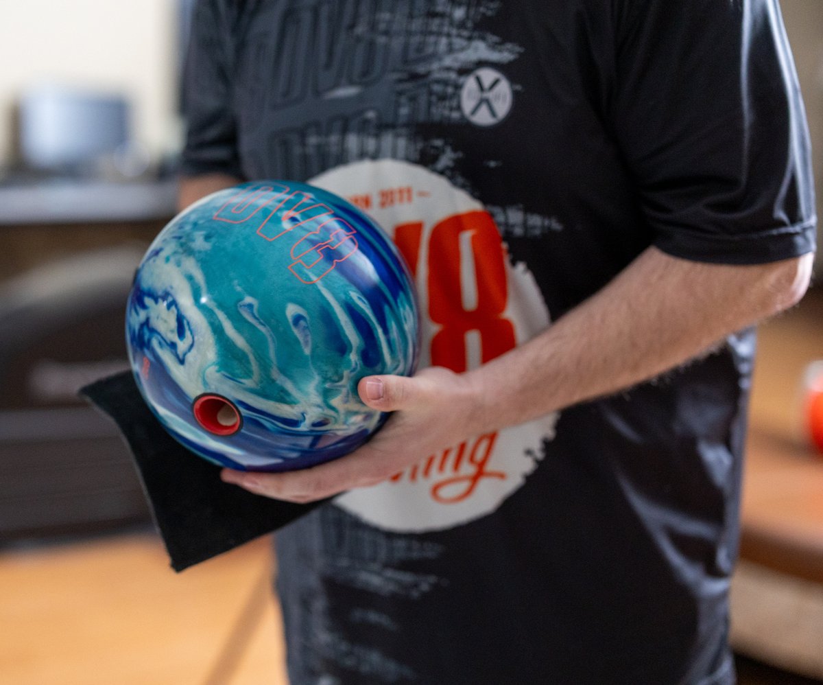 dv8bowling's tweet photo. Do you clean the oil off your ball after every shot?
#DV8Bowling #DoubleTrouble #DualisticCore #HK22 https://t.co/4YQL1qtysq