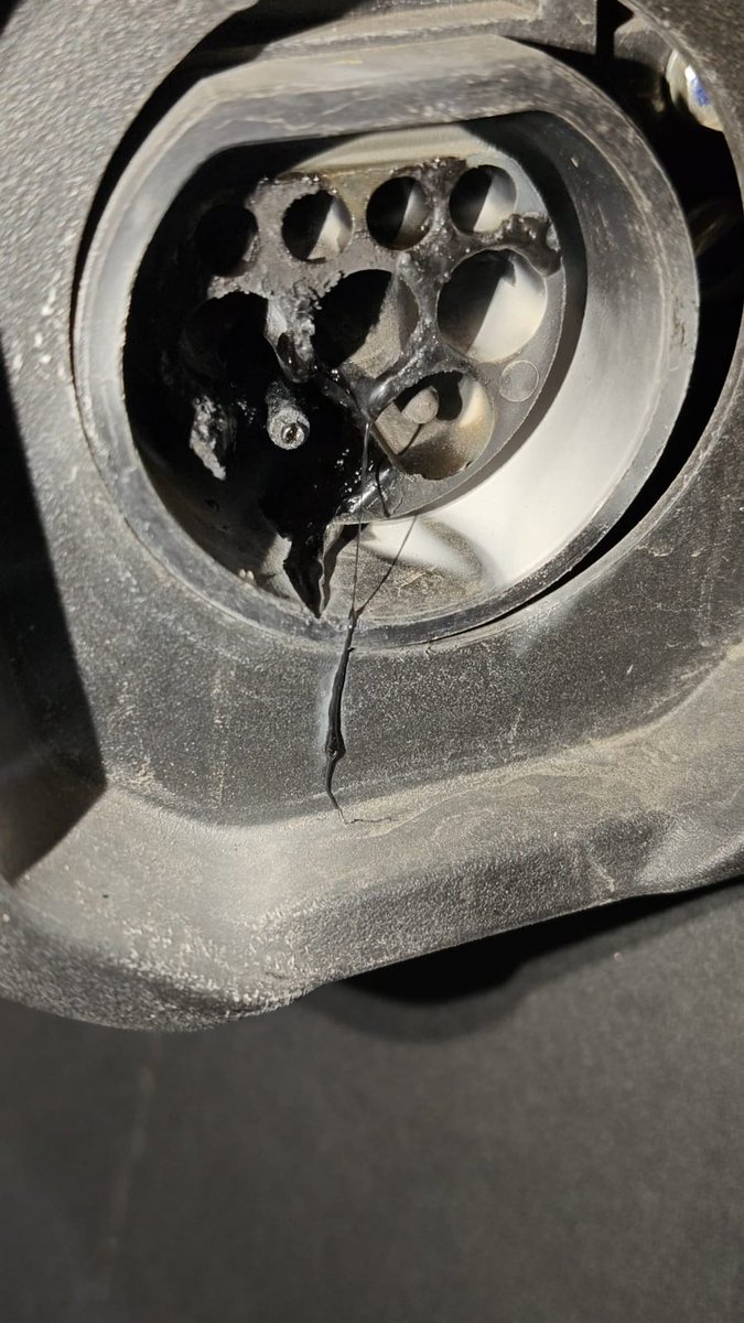 SanatanSwaraj24's tweet image. My friend owns an Ather Energy Rizta. His charging port got burned, and it's been over 30 days but the replacement part is still not available. This is unacceptable delay for a critical issue. @atherenergy need urgent action and accountability. #AtherRizta #CustomerService