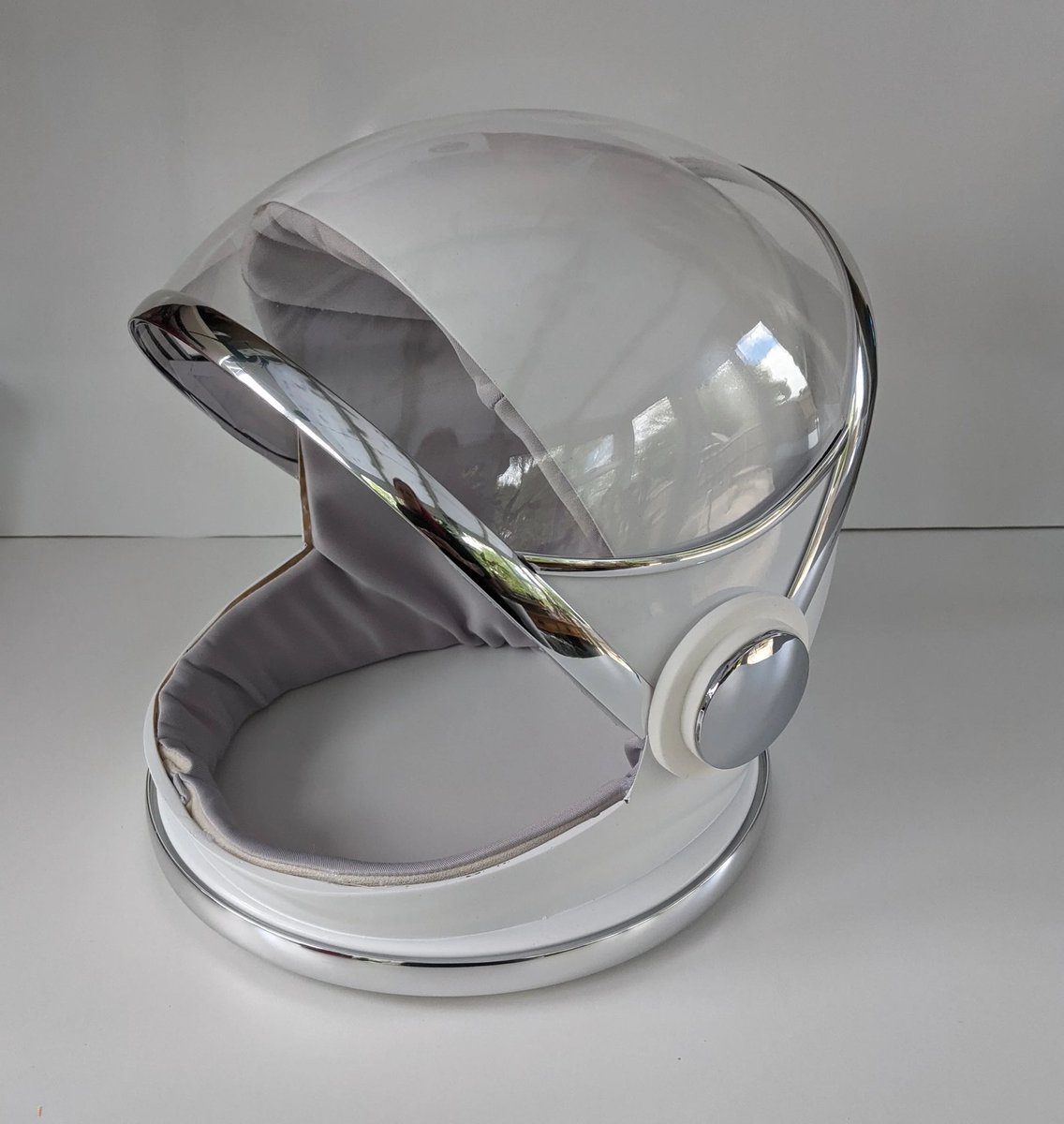 noahfinnadams's tweet photo. UK BASED PEOPLE: I NEED YOUR HELP (PLEASE SHARE)

IF YOU OR ANYBODY YOU KNOW HAS AN ASTRONAUT HELMET I CAN BORROW/BUY THEN PLEASE HIT ME UP https://t.co/HKzpHK8qvr