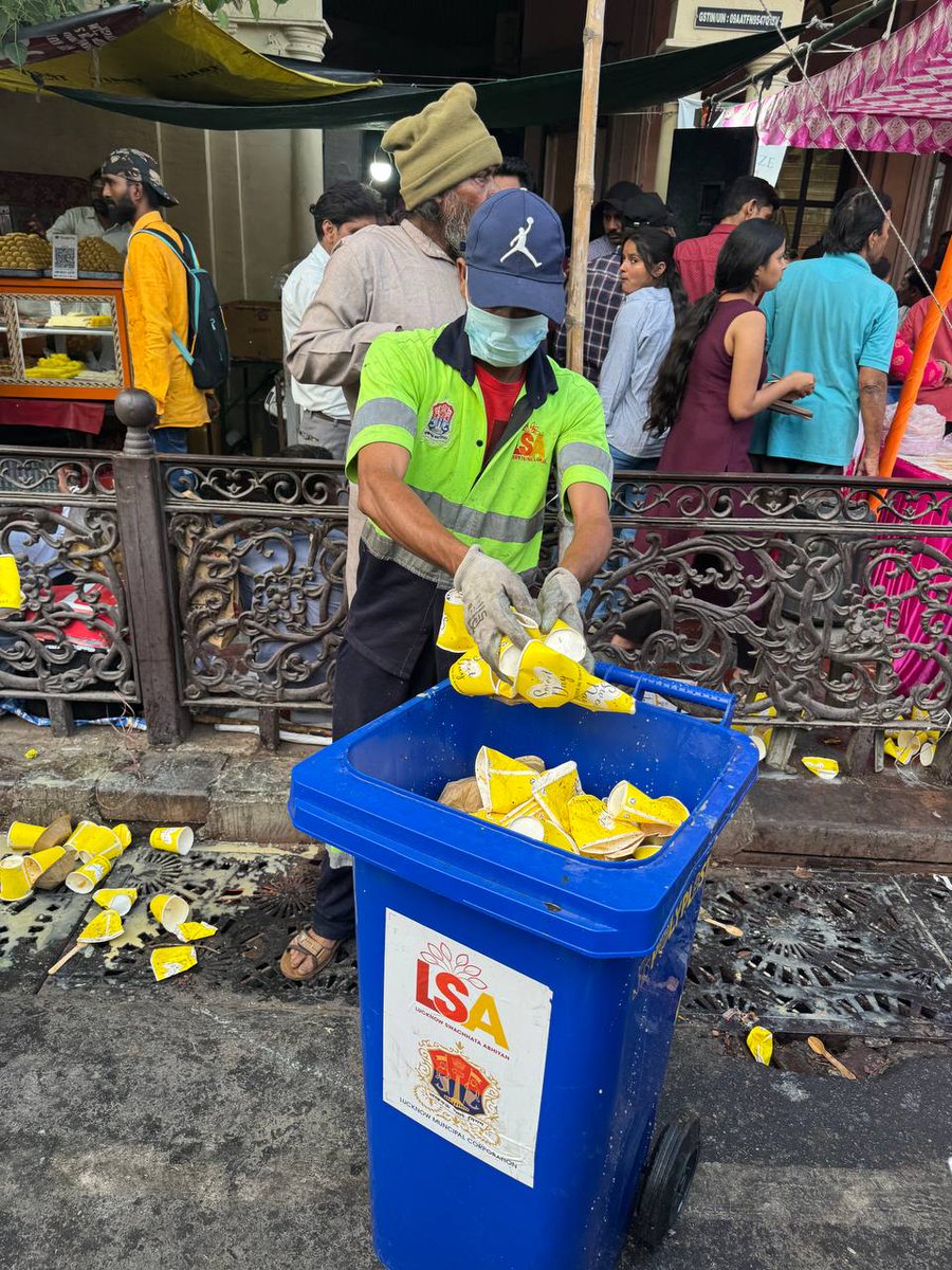 LucknowSA's tweet photo. RSS, LMC &amp; LSA joined forces in Hazratganj for a Zero Waste Bhandara. Cleanliness drive, waste segregation awareness &amp; plastic-free pledge led by ZSO Kuldeepak Ji. Faith with responsibility! 

#ZeroWasteEvent #BadeMangal #LSA @LMC_Lucknow https://t.co/uxbPD7YtzT