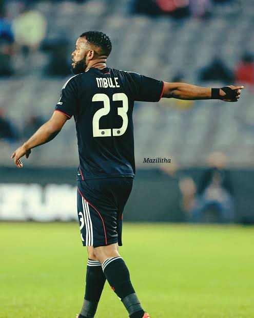 Constitution_94's tweet image. What did Sipho Mbule do to this coach!?

😞😞

#OrlandoPirates #OnceAlways #UpTheBucs #betwaypremiership #BetwayPrem #Betway