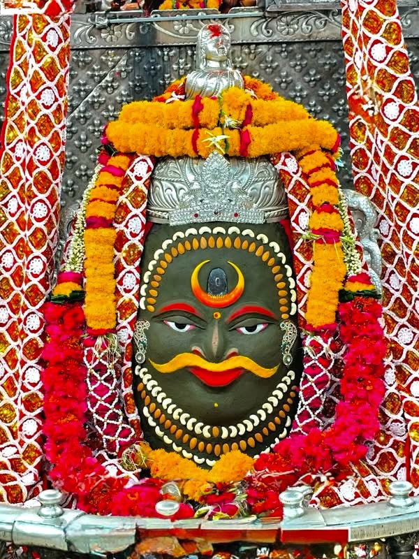 श्री महाकालेश्वर संध्या आरती दर्शन | 05.05.2026

Shri Mahakaleshwar Sandhya Aarti Darshan | 05.05.2026