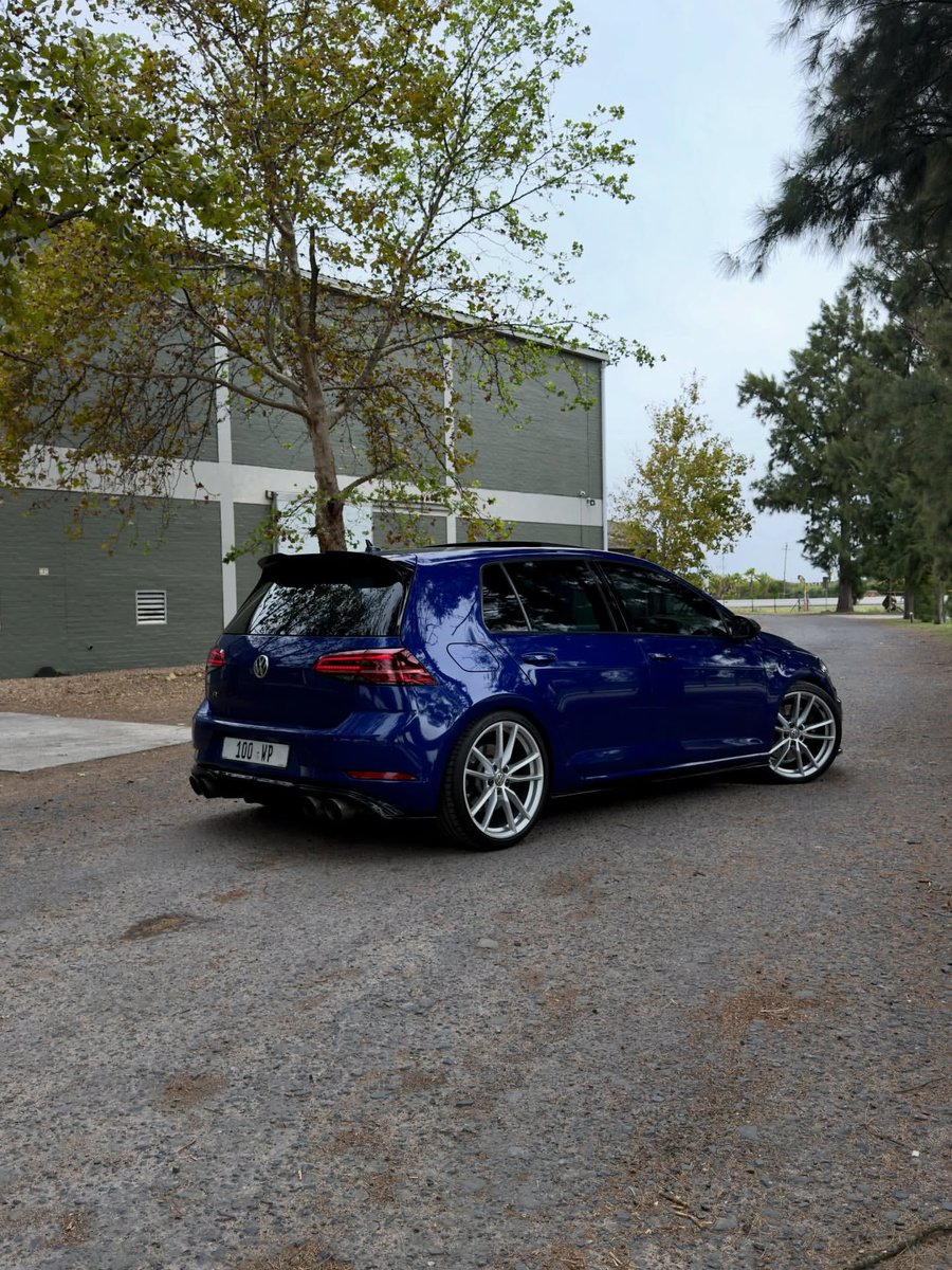 Mr_PeterM's tweet photo. The signature colour for Golf GTI is red &amp; blue for Golf R. Which colour do you think is better than the signature colour for Golf R?🤔 https://t.co/AIzmCWlDuY