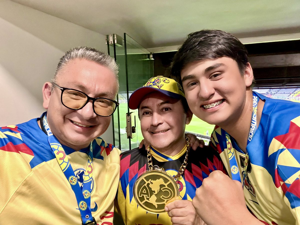 PP_BAEZ's tweet photo. Mí queridísimo Juanma!!! Un abrazo con el cariño de siempre. Los mejores deseos y parabienes para ti. Feliz Cumpleaños. Se te quiere!!!  🎈🎊🎁🎉🎂@JMT_MEX https://t.co/gEyKVK6V7W