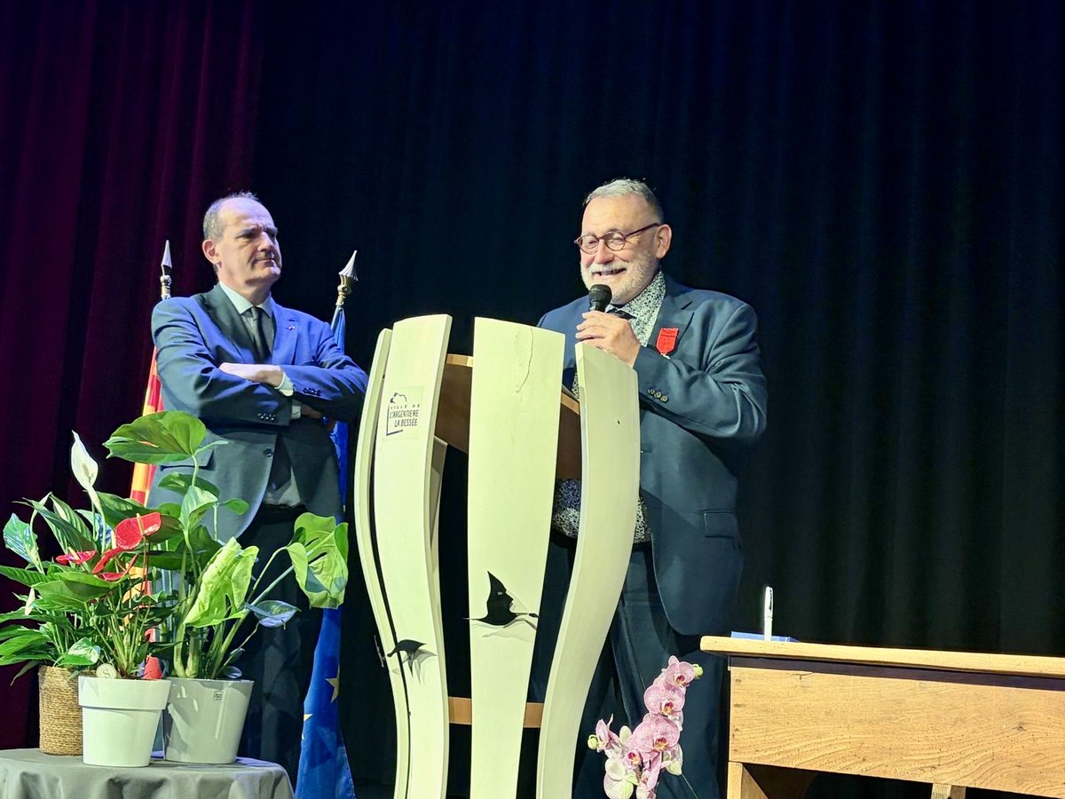 n_delattre's tweet photo. 🎖️Aujourd’hui à L’Argentière-la-Bessée, dans les Hautes-Alpes, j’ai assisté à un moment solennel, émouvant et profondément mérité, la remise de la Légion d’honneur à @JoelGiraud05, par @JeanCASTEX, avec lequel j’ai partagé le trajet en train de nuit. https://t.co/2O5sBLuV5W
